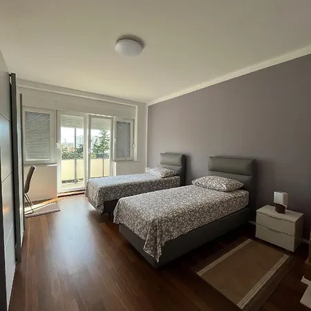 Apartman Kata Apartment *